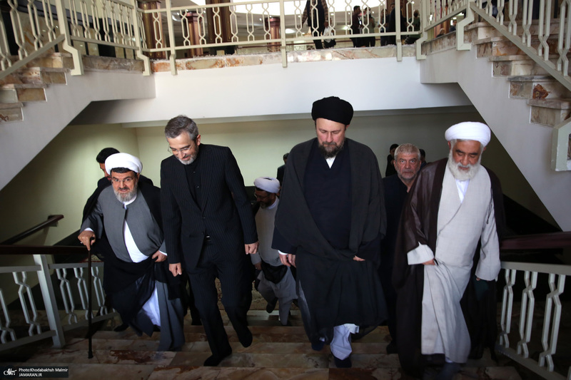 دیدار سرپرست و کارکنان وزارت خارجه باسید حسن خمینی در حرم مطهر امام خمینی (س)