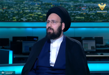 سید علی خمینی:  «انقلاب زنده است»، یعنی مخالفان و معارضان شعاری بهتر از شعار ما ندارند/ پایه دین اسلام، سیاست است/ قصد ایران برای سلطه بر جبهه مقاومت، دروغ است