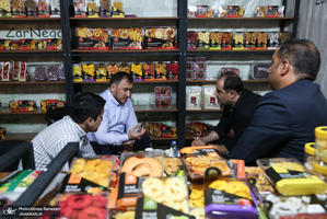 حضور عارف در نمایشگاه دستاوردهای صادراتی ایران