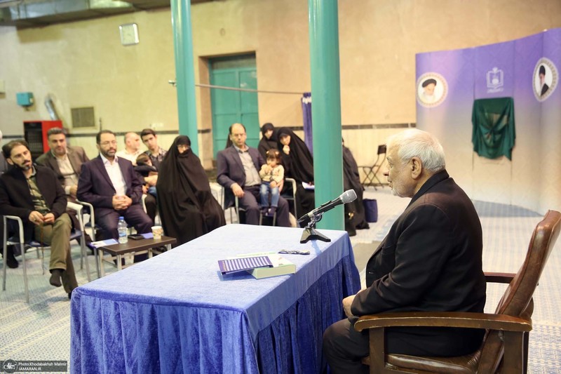 مراسم رونمایی از کتاب کارگزار صدیق در حسینیه جماران