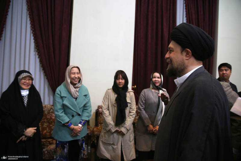 دیدار جمعی از اساتید ودانشجویان کشور تایلند با سید حسن خمینی