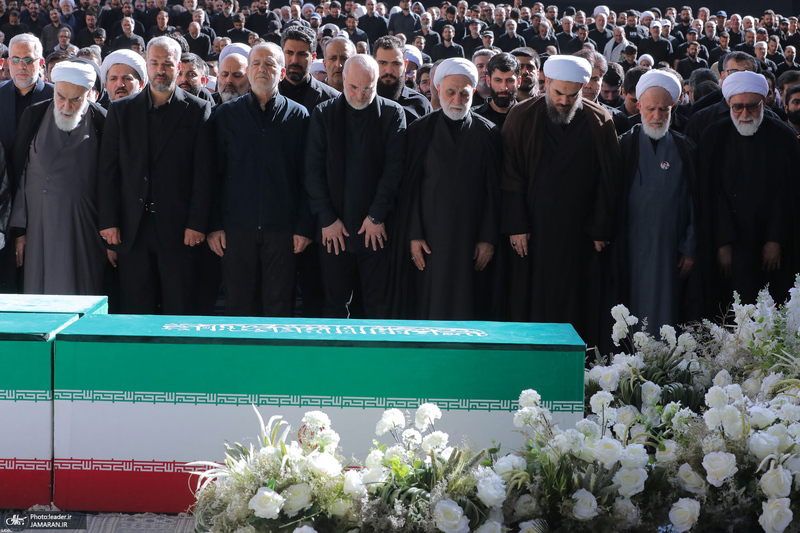 اقامه نماز بر پیکر مطهر رهبر شهید انقلاب و شهدای خانواده ایشان-3