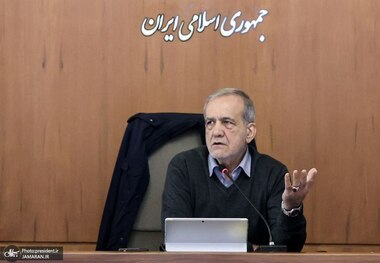 پزشکیان: مهم‌ترین دغدغه ما، کنترل تورم و  معیشت مردم است/اقتصاد با دستور نمی‌چرخد/دولت موانع را اصلاح و قیمت‌گذاری را بازسازی می‌کند/بیش از ۲۰۰ برابر گذشته پنل‌های انرژی وارد جریان کرده‌ایم و تا پایان امسال به ۷۰۰ برابر خواهد رسید