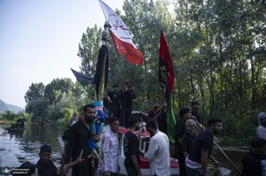 عزاداری سنتی کشمیری‌ها روی قایق