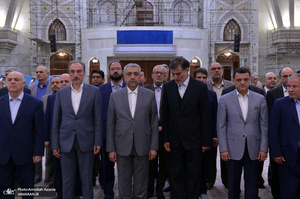 تجدید میثاق وزیر و کارکنان وزارت نیرو با آرمان های حضرت امام خمینی(س)