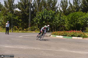 آخرین روز مسابقات دوچرخه سواری قهرمانی کشور جاده بانوان در حرم مطهر امام خمینی(س)