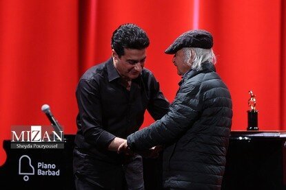 تصویر جدید شفیعی کدکنی به همراه همایون شجریان در برج میلاد