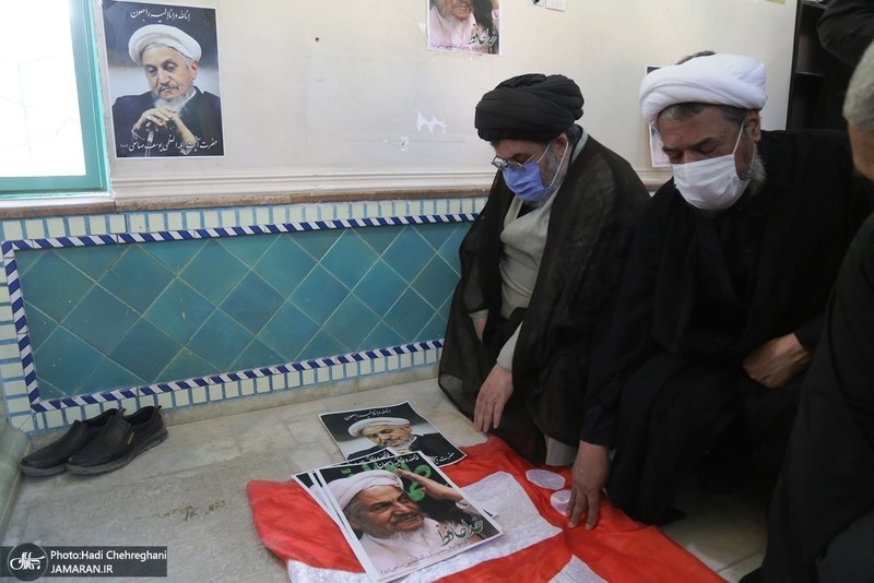 مزار آیت الله العظمی صانعی(ره) در اولین پنج شنبه رحلت ایشان