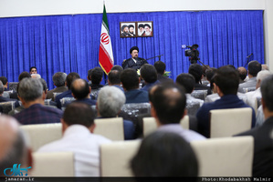 دیدار معاون امور تعاون وزارت کار و جمعی از کارکنان این معاونت با سید حسن خمینی