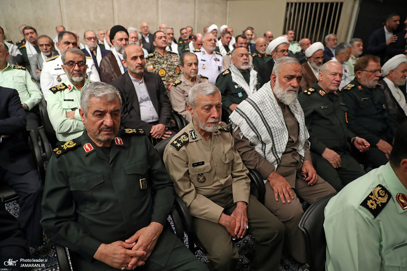 دیدار پیشکسوتان و فعالان دفاع مقدس و مقاومت با رهبر انقلاب