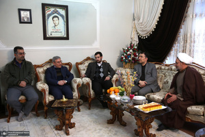 دیدار دست اندر کاران هفته فرهنگی بر استان آفتاب با خانواده شهداء