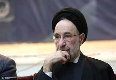 پاسخ وکلای سیدمحمد خاتمی به حسین شریعتمداری: دادستان وقت پرونده شکایت‌ها را از روال رسیدگی خارج کرد/ هیچ مستندی برای اثبات ادعای خود ارائه نکرده/ کسانی که به خاتمی تهمت می‌زنند و توهین می‌کنند از نوعی مصونیت برخوردارند