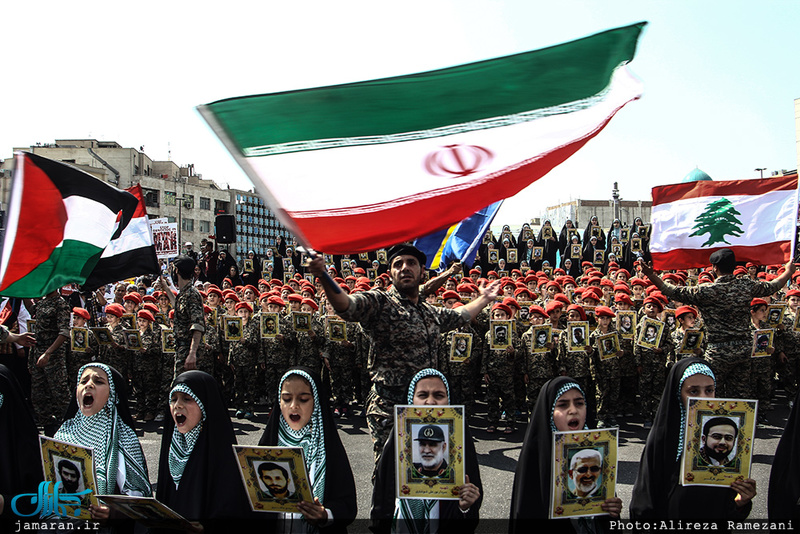 راهپیمایی نمازگزاران در اعتراض به کشتار مسلمانان میانمار