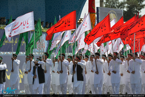 مراسم رژه نیروهای مسلح در جوار حر مطهر امام خمینی(س)