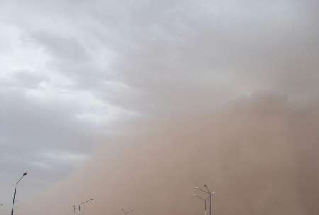 کمبود بارش عامل تقویت کانون های گرد و خاک در نواحی شرق اصفهان است