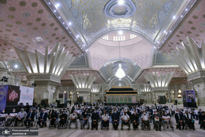 تجدید میثاق جمعی از خانواده های معظم شهدا، جانبازان، ایثار گران و رئیس و کارکنان بنیاد شهید با آرمان های حضرت امام(س)