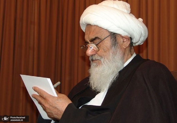 آیت‌الله‌العظمی مظاهری: مراسم باشکوه تشییع بار دیگر عشق ملت به رهبر شهید را به اثبات رسانید و دشمنان این مرز و بوم را در ورطۀ عجز و یأس و انزوا فرو بُرد/ یاوه‌گویی‌های رئیس‌جمهور تبهکار و سیاه نامۀ آمریکا، نشانۀ روشنی از وحشت او از ملّت با عظمت ایران است