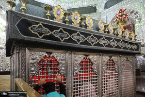 غباروبی ضریح مطهر حضرت عبدالعظیم حسنی (ع) و امام زاده حمزه (ع)