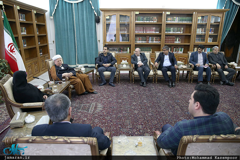 دیدار فرزندان شهدا و ایثارگران با فرمانده پدران خویش در دفاع مقدس