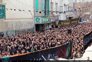 عزاداری و پیاده روی آیت الله وحید خراسانی همزمان با سالروز شهادت حضرت زهرا(س) 