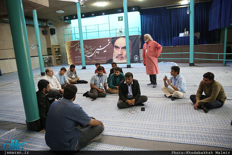 بازدید جمعی از خبرنگاران کشور هند از بیت امام خمینی (س) در جماران