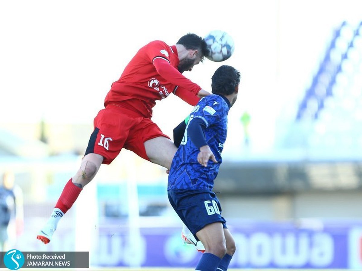 ویدیو| فن‌ عجیب و خشن در زمین فوتبال!