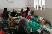 سهم زنان خودسرپرست خوزستان در مبارزه با کرونا؛ تولید۲۲ هزار دستکش و گان