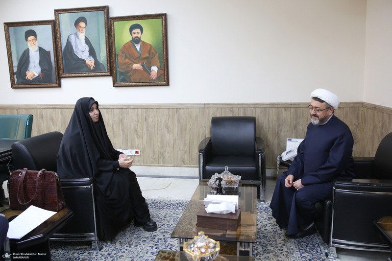 دیدار نرجس سلیمانی با دکتر علی کمساری ریاست موسسه تنظیم ونشرآثار امام خمینی (س)