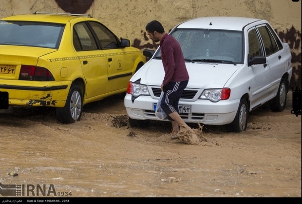 کارگران بیکار شده ناشی از سیل در فارس مقرری دریافت می کنند