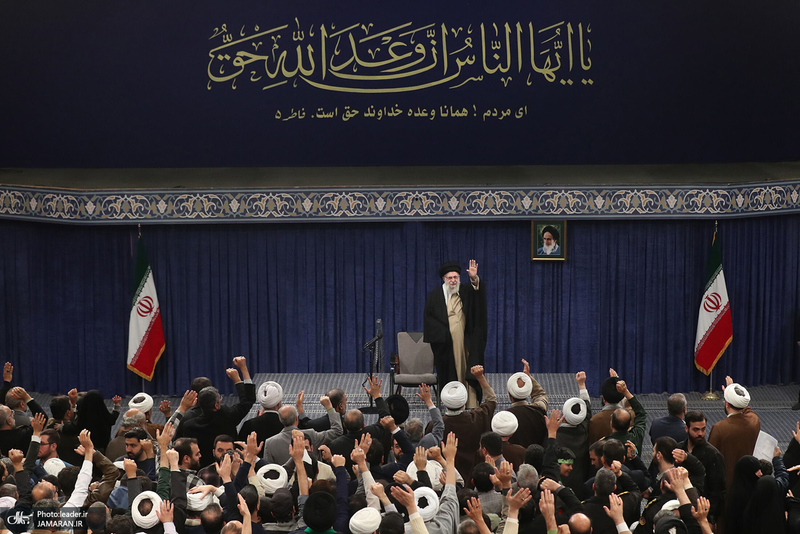 دیدار هزاران نفر از مردم قم با رهبر معظم انقلاب