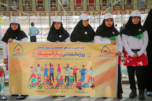 ادای احترام ورزشکاران و قهرمانان پارالمپیکی ایران به مقام شامخ شهدا