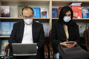 رونمایی و نشست نقد کتاب «ایران تایشی» اثر عباس عراقچی