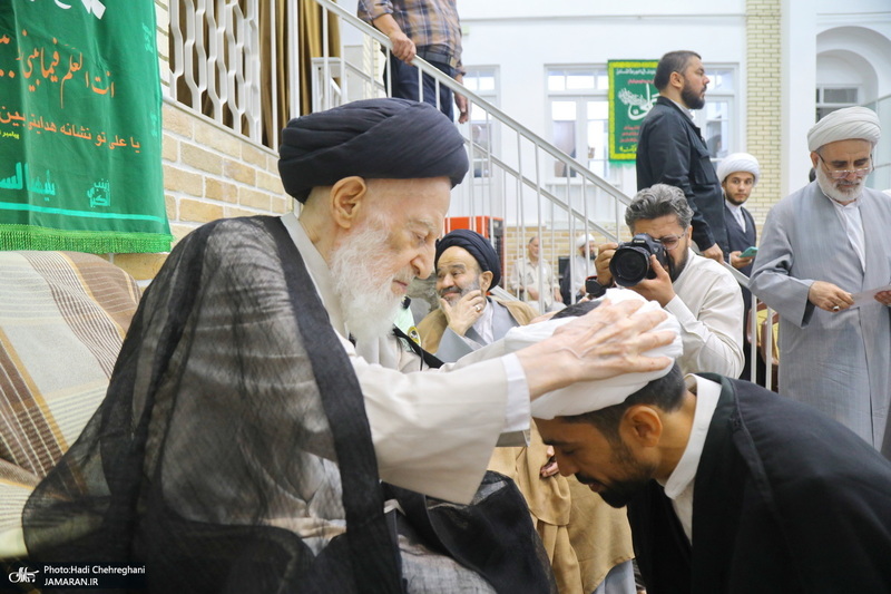 مراسم جشن عید غدیر و عمامه‌گذاری طلاب در بیت مراجع  تقلید و علما