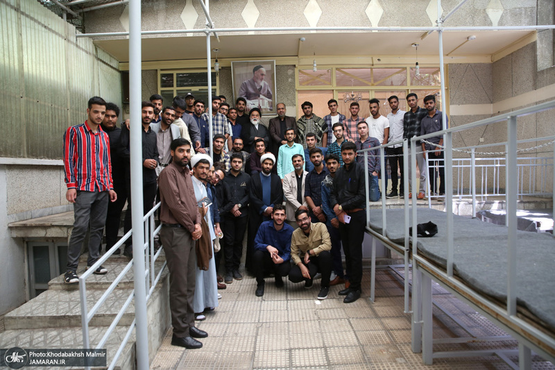 بازدید جمعی از دانشجویان فعال فرهنگی سیاسی و اجتماعی دانشگاه های استان هرمزگان از بیت امام خمینی (س)در جماران