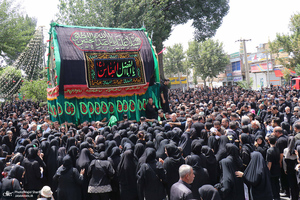 مراسم عزاداری و نخل گردانی روز عاشورا در خمین