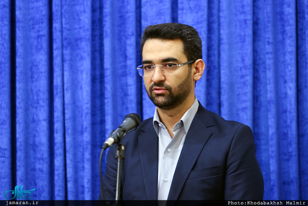 آذری‌جهرمی: بحث اعزام فضانورد ایرانی مطرح نیست/  توزیع اینترنت با بالن در مواقع حبرانی