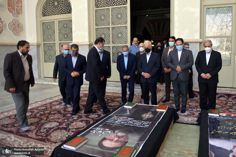 تجدید میثاق دبيركل و جمعی از کارکنان ستاد مبارز با مواد مخده‎ با آرمان های حضرت امام خمینی (س)