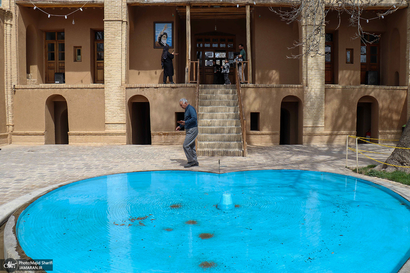 بازدید گردشگران نوروزی از بیت تاریخی حضرت امام در خمین -2