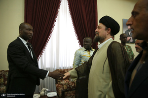 ادای احترام نخست وزیر بورکینافاسو و هیأت همراه نسبت به مقام شامخ بنیان‌گذار جمهوری اسلامی ایران