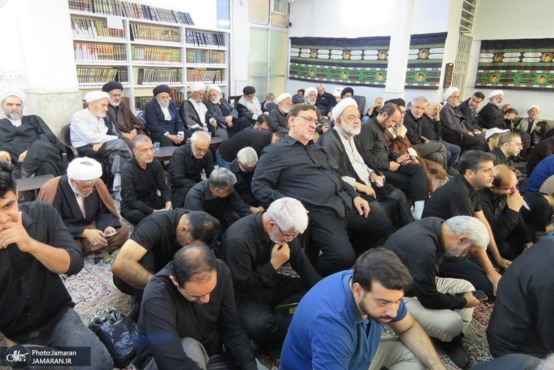 مراسم عزاداری ظهر عاشورا در دفتر آیت‌الله العظمی صانعی(ره)