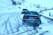بارش شدید برف در محورهای کوهستانی استان مازندران  به همراه داشتن زنجیر چرخ الزامی است