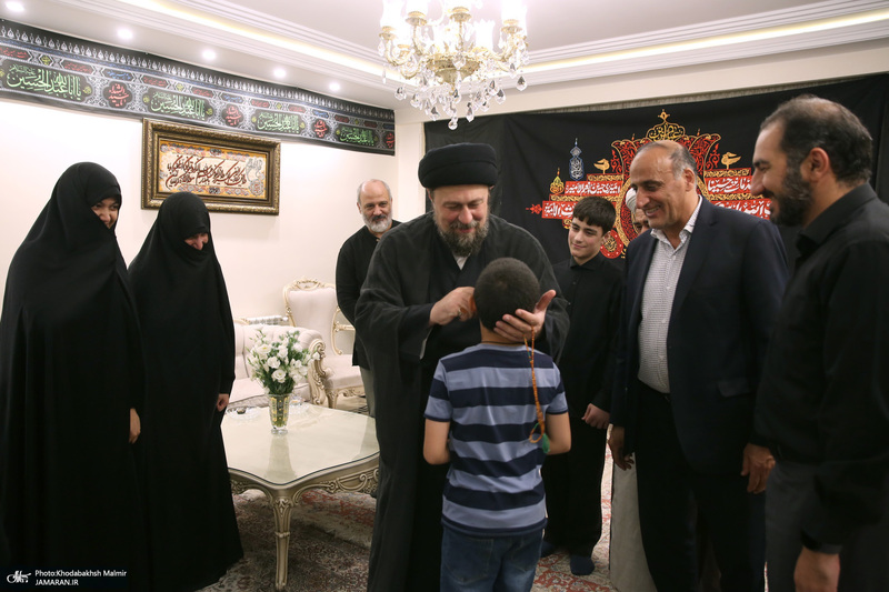 حضور سیدحسن خمینی در منزل شهیدان طهرانچی