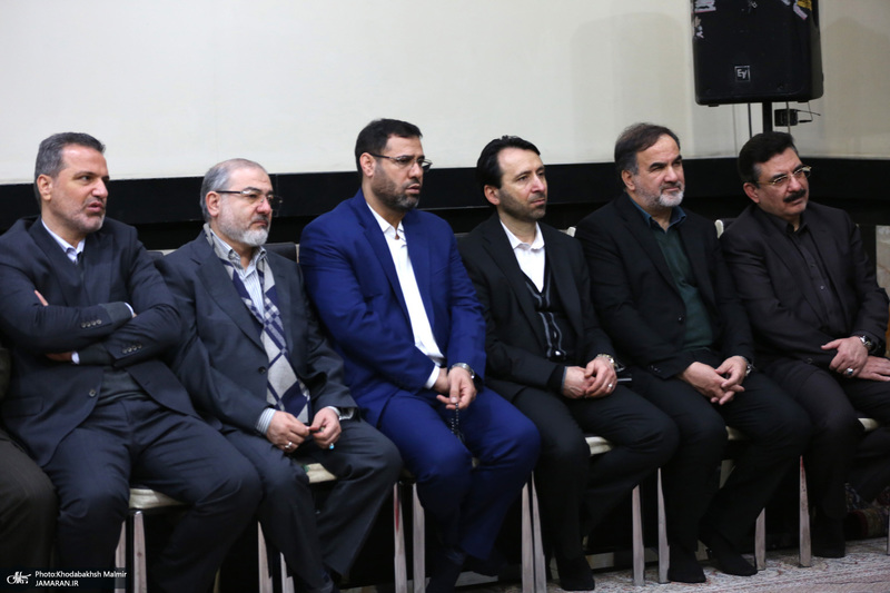 دیدار با رئیس و جمعی از کارکنان بنیاد مستضعفان با سیدحسن خمینی