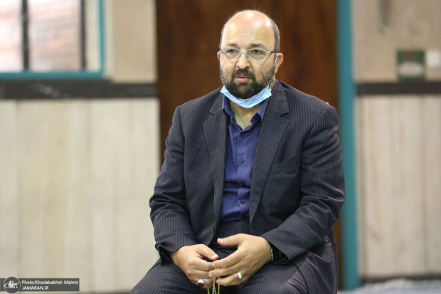 انتقاد شدید جواد امام از اصولگرایان به خاطر استفاده انتخاباتی از فایل صوتی ظریف