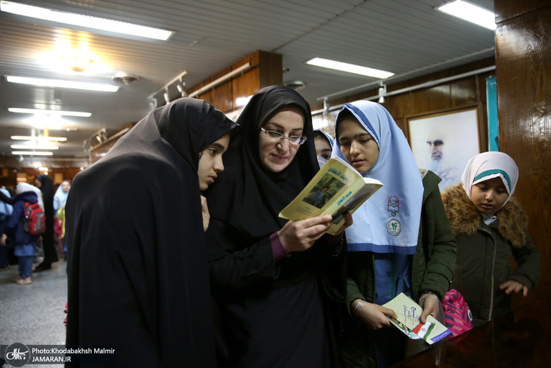 تجدید میثاق اقشار مختلف مردم با آرمان های حضرت امام(س) در حسینیه جماران