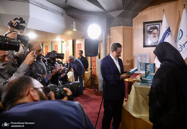 مراسم رونمایی از کتاب «در اندیشه ایران، روایت ۸ سال معاون اولی» نوشته اسحاق جهانگیری 