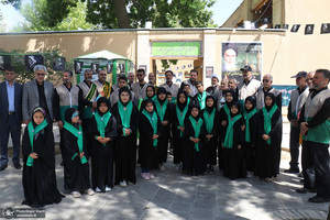 غبار روبی و عطر افشانی بیت و زادگاه امام خمینی (س)