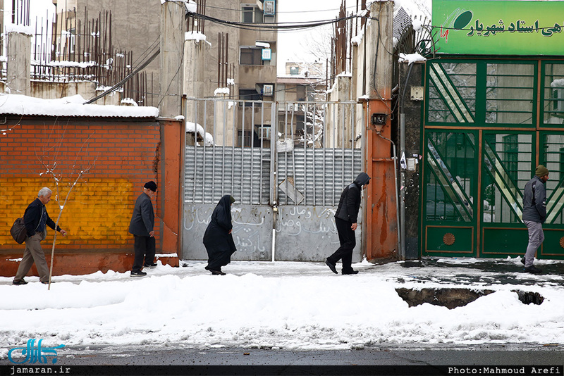 مشکلات عبور و مرور عابرین پیاده بعد از برف دیروز 