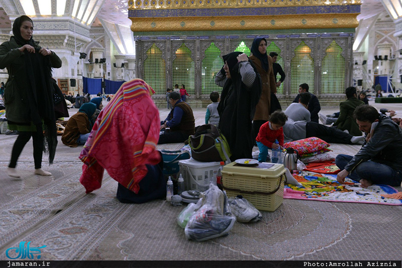 اسکان مسافران گرفتار در برف در حرم مطهر امام خمینی(س)