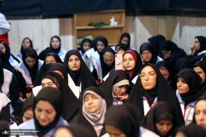 تجدید میثاق جمعی از جوانان هلال احمر با آرمان های حضرت امام خمینی (س)